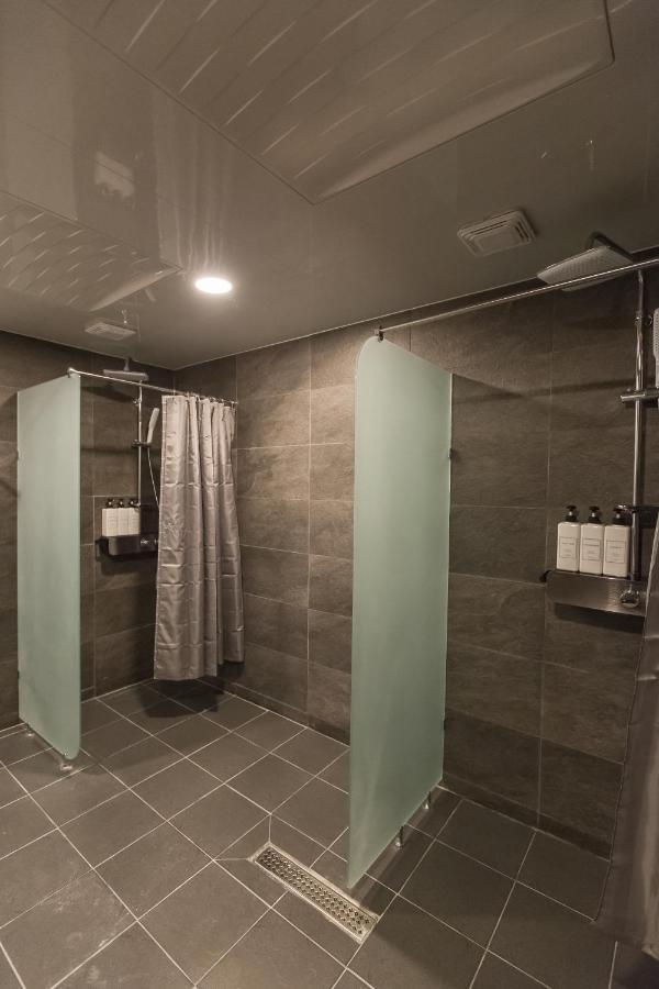 Canvas Black Guesthouse 釜山 外观 照片